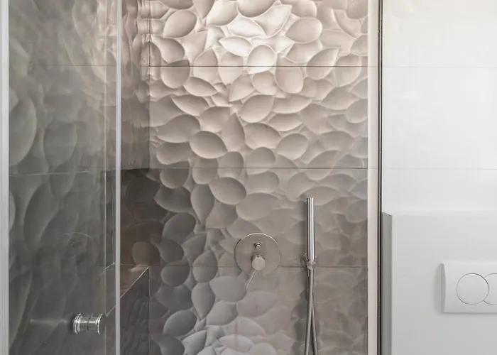 فيلة Petalutha Rhodes *